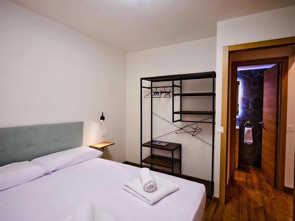Leo Home- Bright & Centric 3 Bedrooms Apartment With Private Parking Included 말라가 0*,